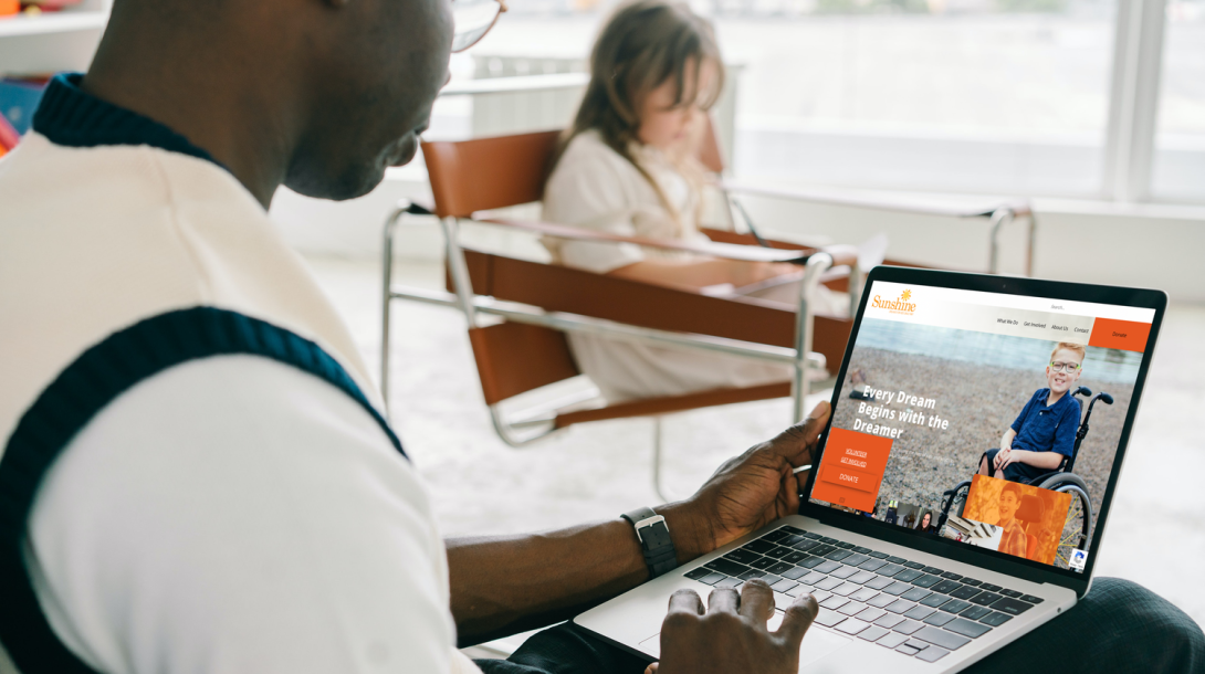 A man browses the Sunshine Foundation homepage